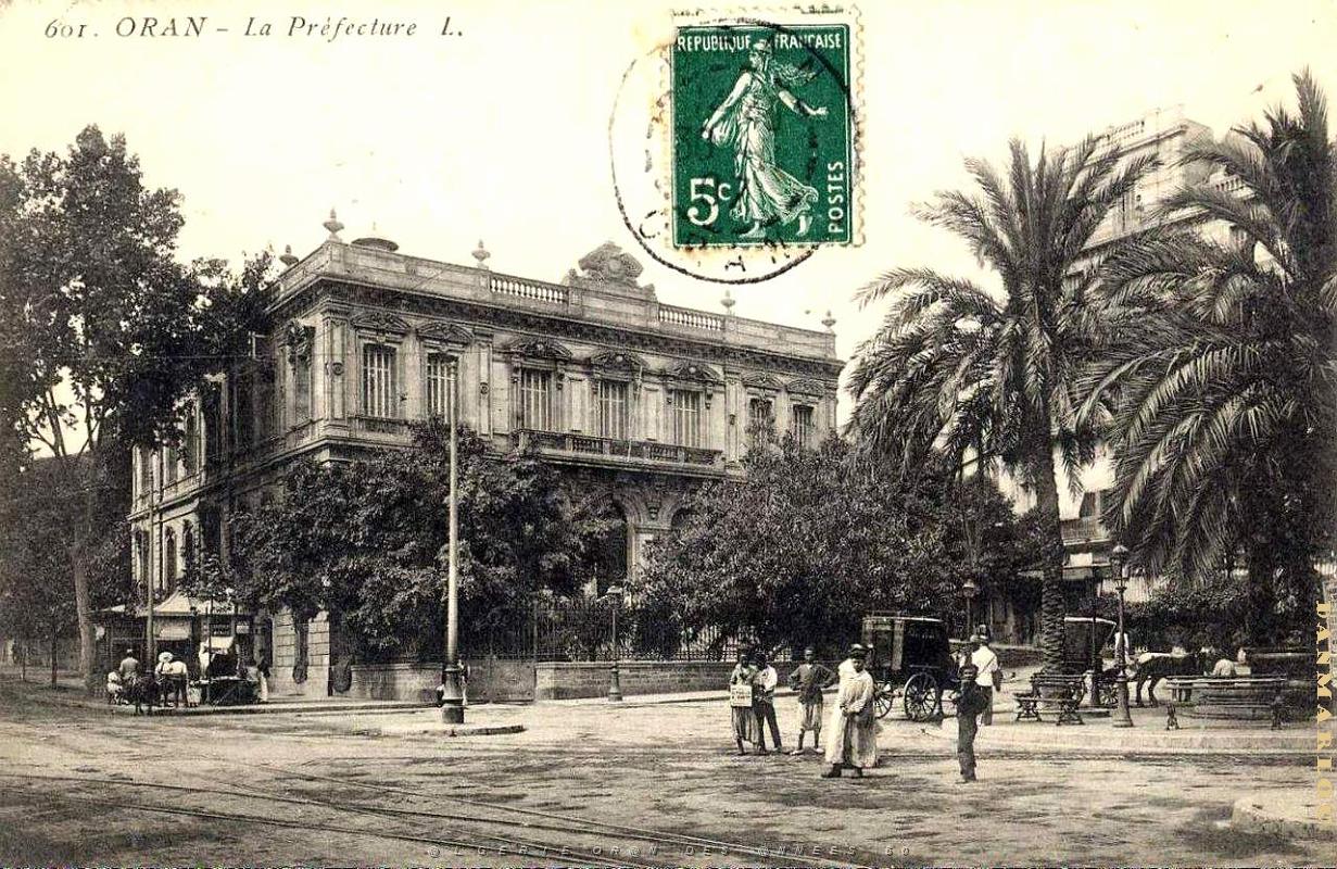 MH b- 024- Place Kleber et prefecture.jpg